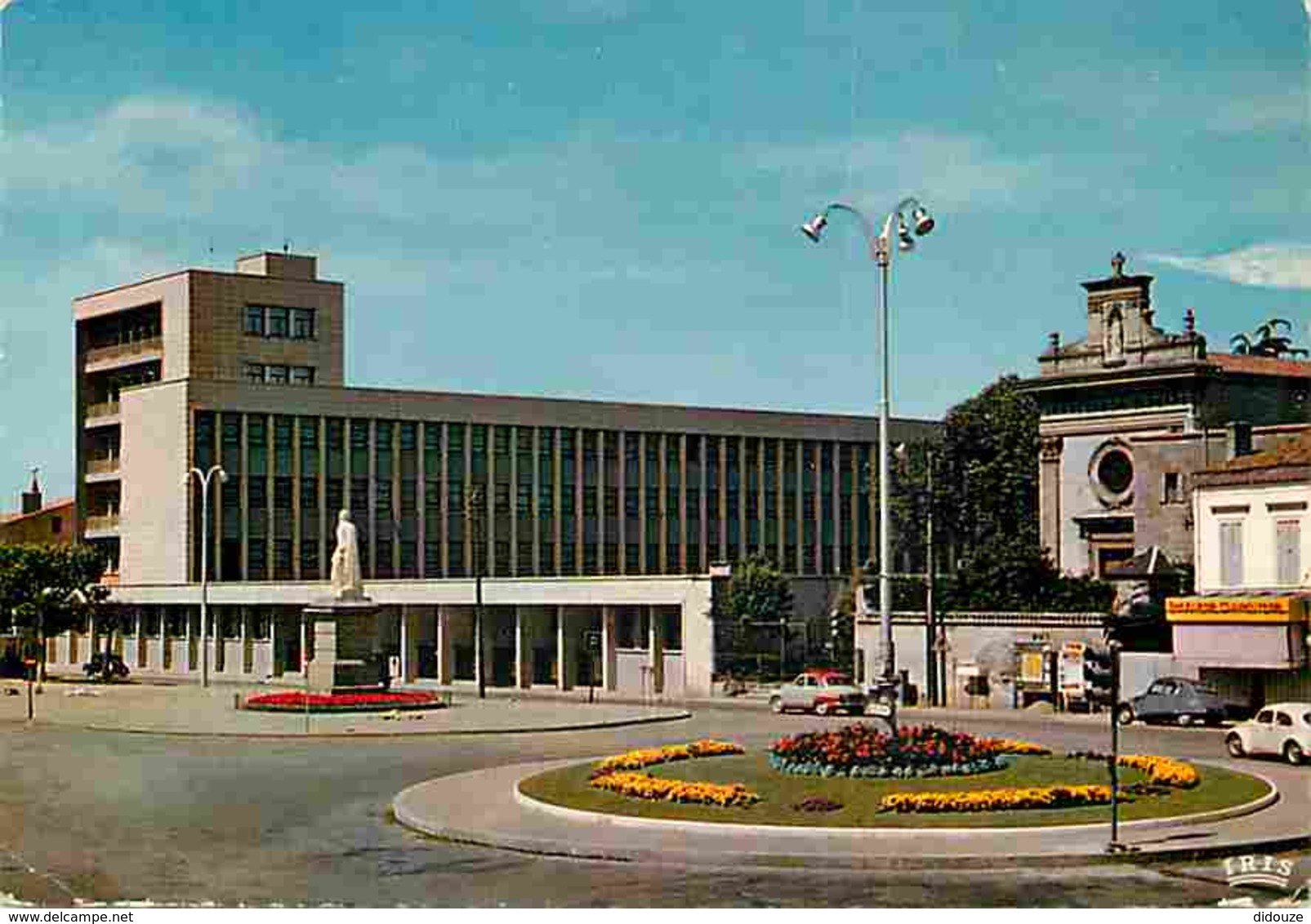 33 - Libourne - Le Lycée - Automobiles - Rond Point - Fleurs - Voir Scans Recto-Verso - Libourne