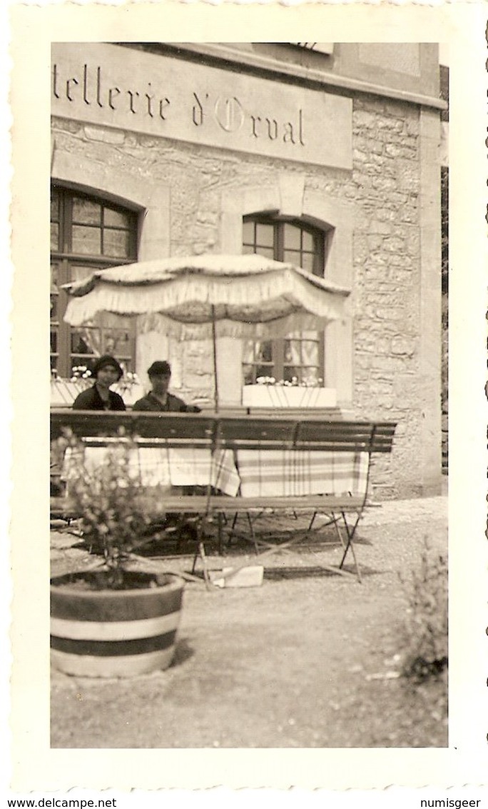 BELGIQUE  --  Hostellerie D' Orval  - Sous Le Parasol De La Terrasse ( Photo: Format 12X7.5 ) - Lieux