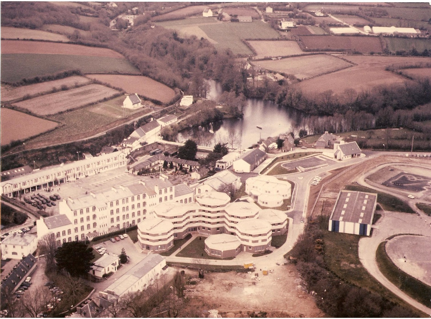 MARINE NATIONALE - Photo Aérienne Centre Marine LA VILLENEUVE Près De Brest - Krieg, Militär