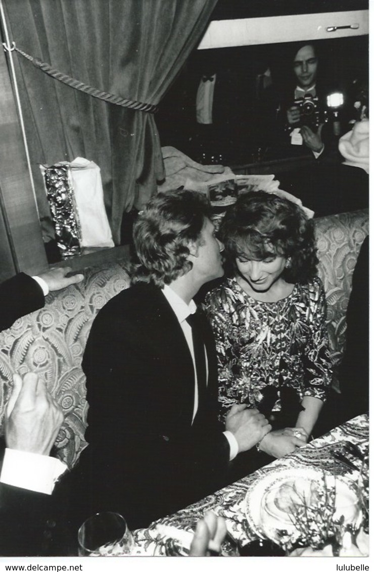 JOHNNY HALLYDAY ET NATHALIE BAYE - CESARS 83 - PHOTO - Célébrités