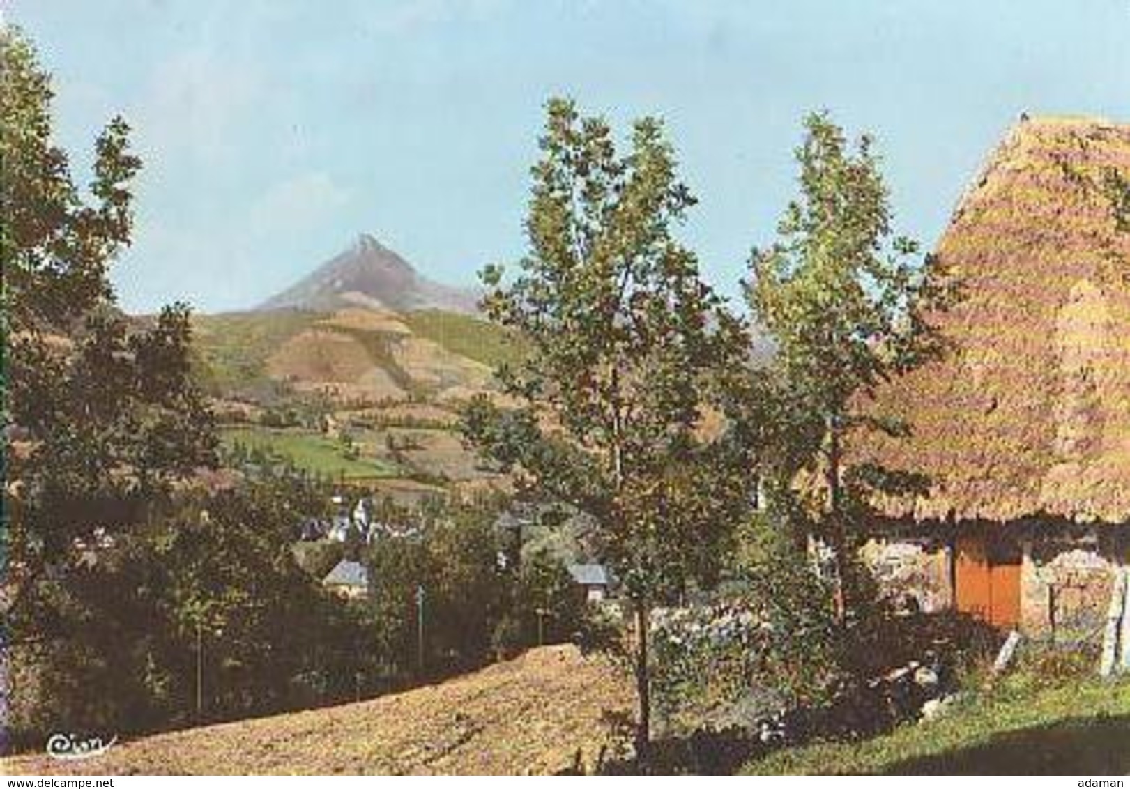 Cantal        H319        St Jacques Des Blats.La " Bixière " Et Le Puy Griou - Autres & Non Classés