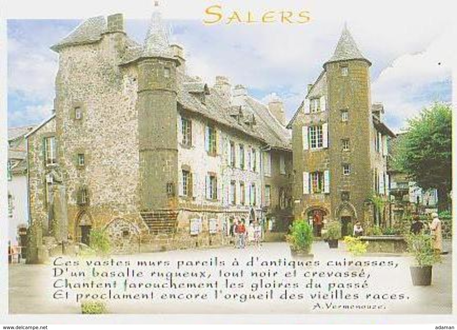 Cantal        H359        Salers.La Place Tyssandier D'Escous.Les Maisons De Flojeac Et De La Ronade - Autres & Non Classés