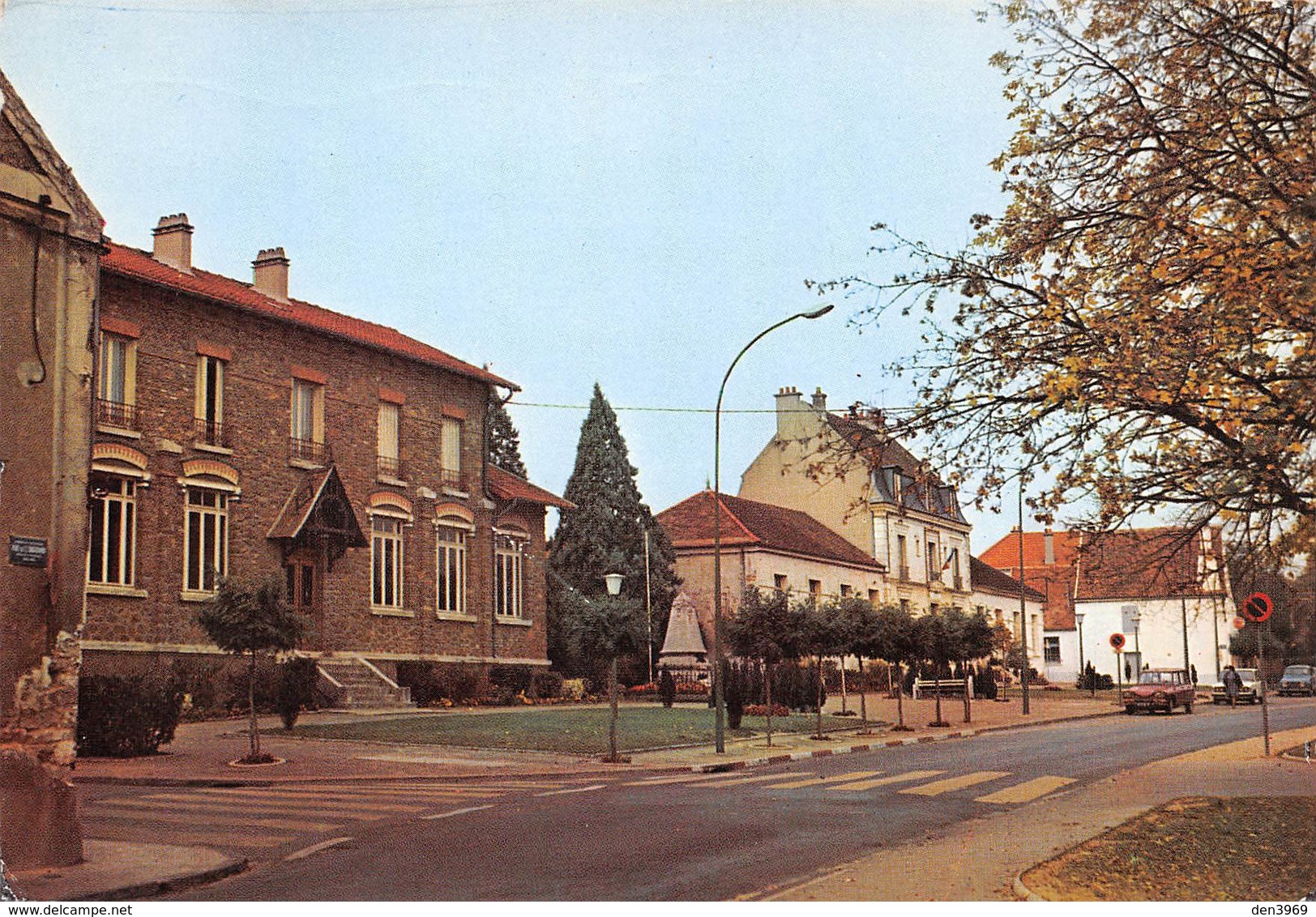 Villecresnes - Les Ecoles Et La Mairie - Villecresnes