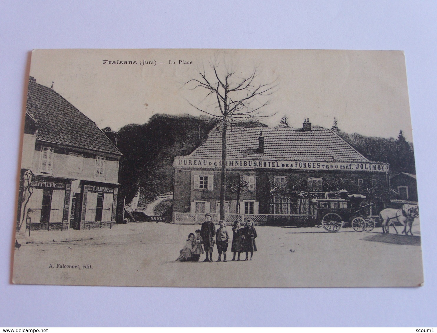 Fraisans - La Place - Bureau De L'omnibus - Hotel Des Forges Tenu Par Mme Jolimoy - Autres & Non Classés