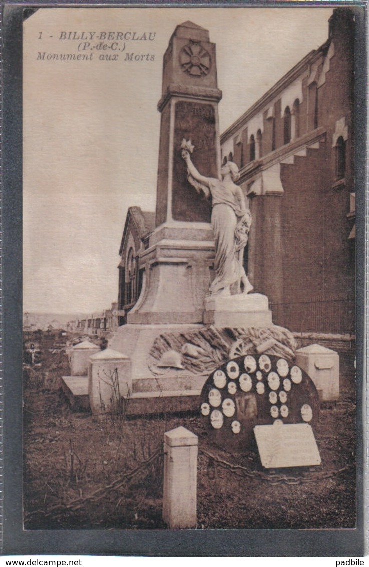 Carte Postale 62. Billy-Berclau  Le Monument Aux Morts  Beau Plan - Other & Unclassified