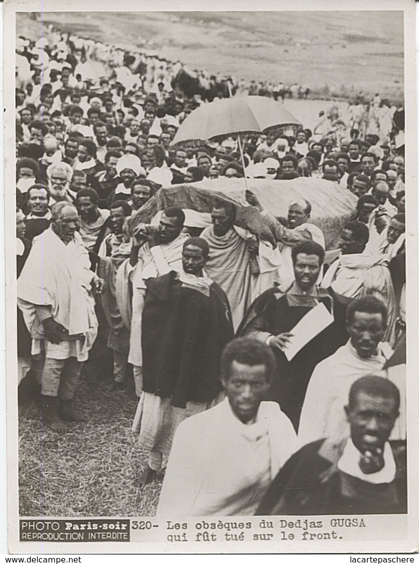 X116374 AFRIQUE ETHIOPIE OBSEQUES DU DEDJAZ DEJAZ GUGSA QUI FUT TUE SUR LE FRONT PHOTO ORIGINALE PARIS SOIR - Guerre, Militaire