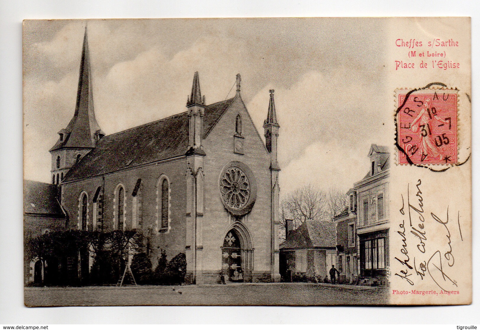 CP31057 - Cheffes-sur-Sarthe - Place De L’Église - Voyagée - Autres & Non Classés