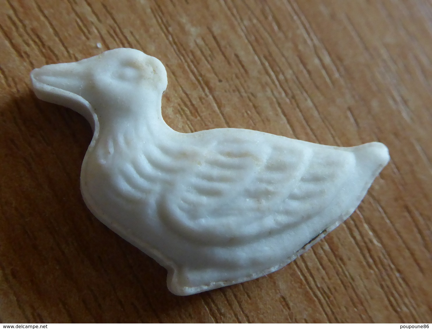 FEVE - FEVES - ANCIENNE BISCUIT BLANC MAT  - UN CANARD - Olds