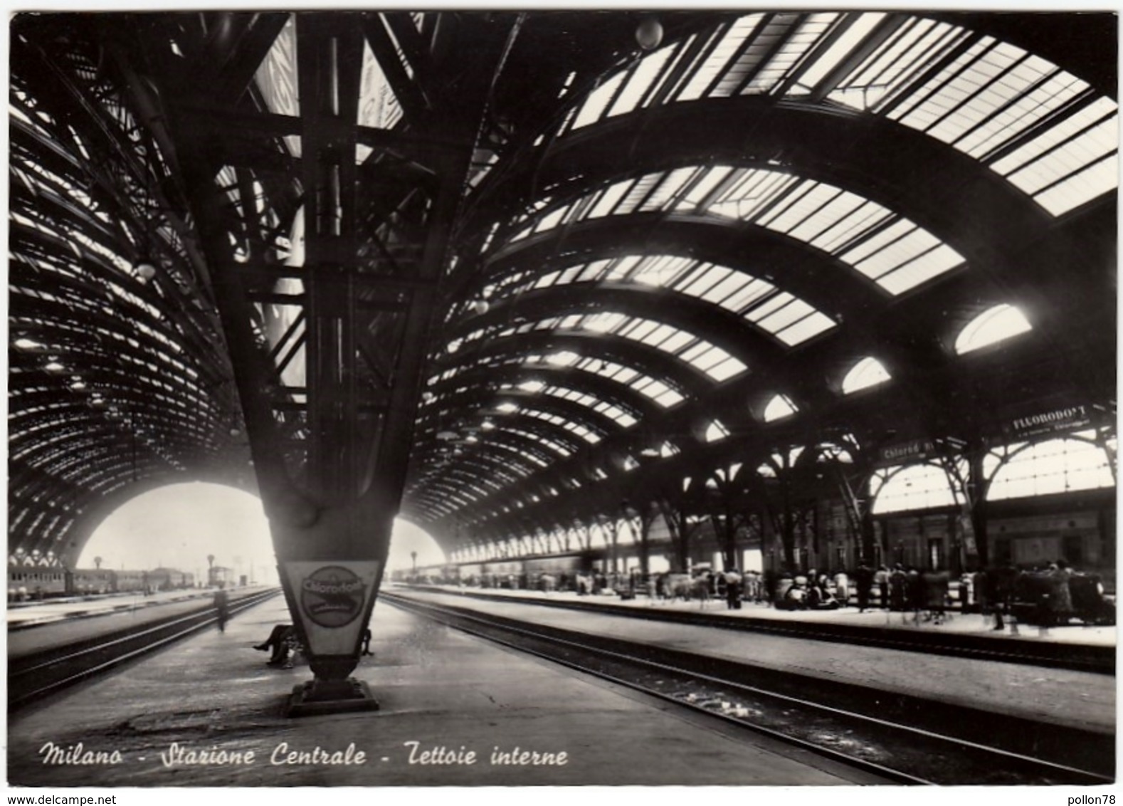 TRENI - FERROVIA - MILANO STAZIONE CENTRALE - TETTOIE INTERNE - 1965 - Estaciones Con Trenes