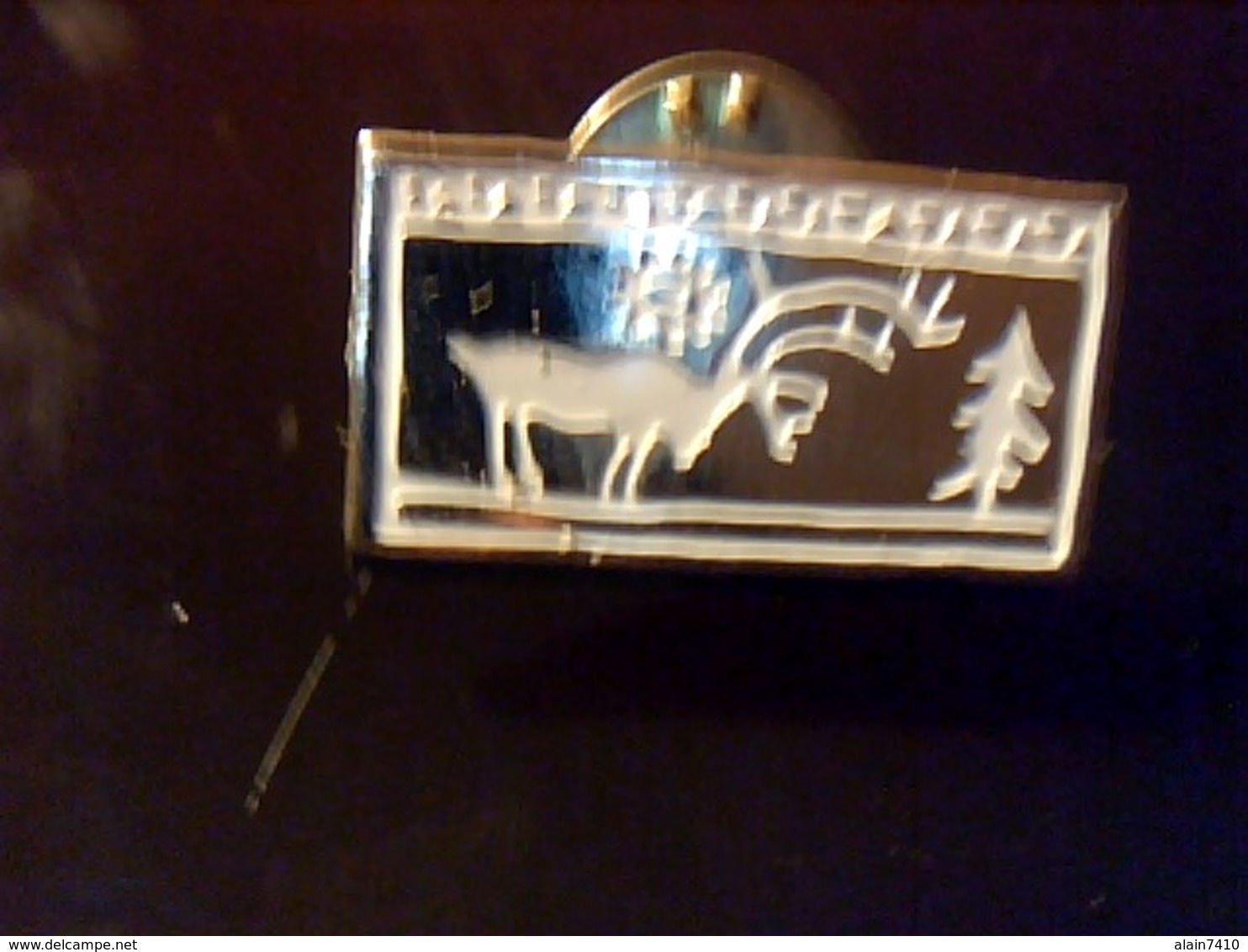 Pin' S Publicitaire  En Metal    Marque Camel  Avec Fermoir Ancien Logo Noel Renne - Noël