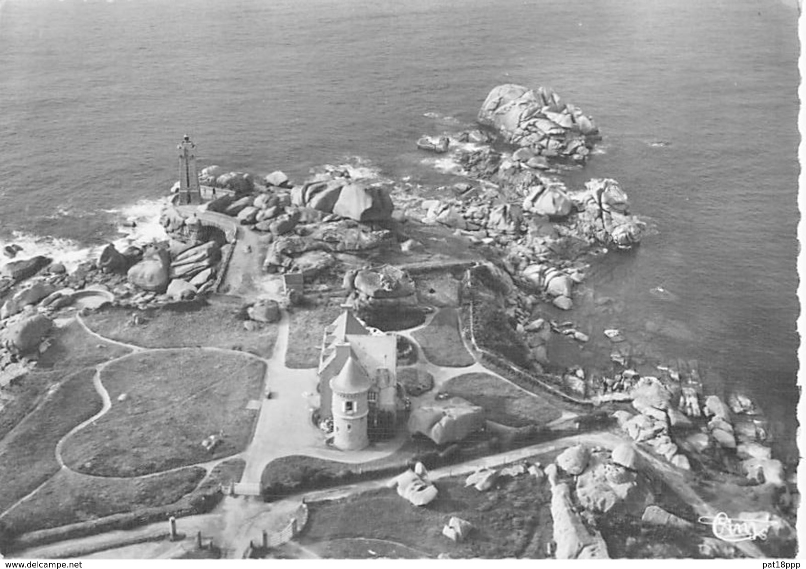 22 - PERROS GUIREC / PLOUMANACH : Le Phare Et Chemin Des Douaniers - Jolie CPSM Dentelée Noir Blanc GF - Côtes D'Armor - Perros-Guirec