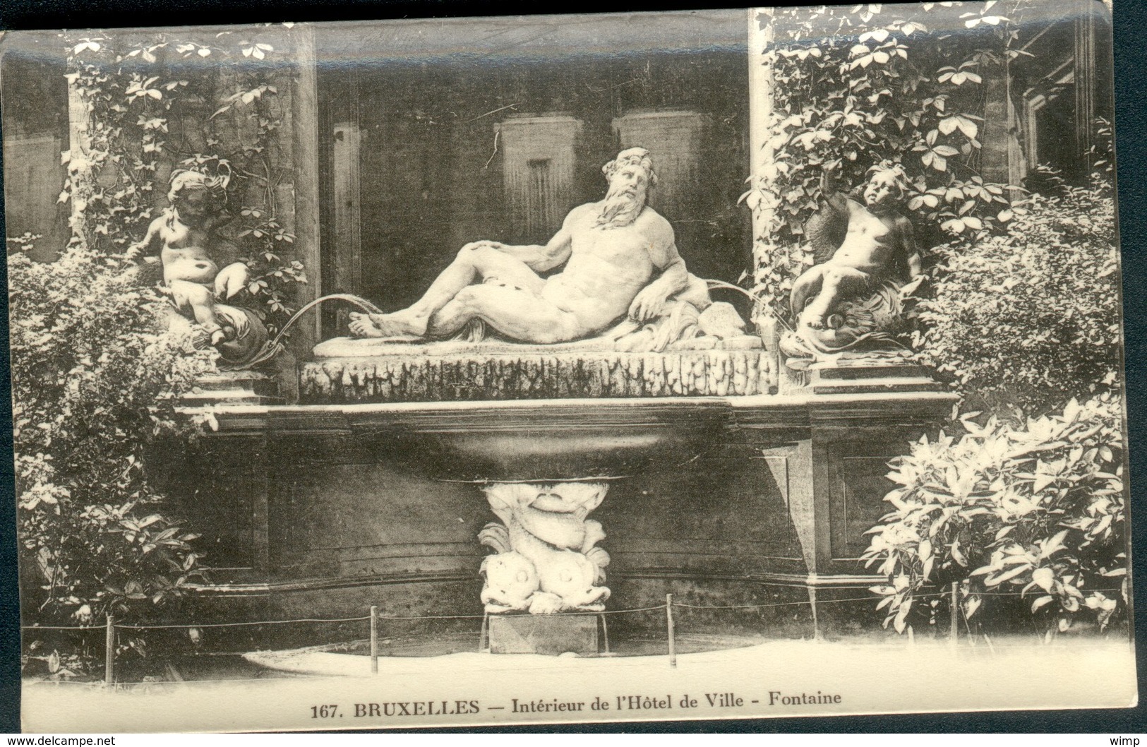 BRUXELLES :  Intérieur De L'Hôtel De Ville : Fontaine - Monumenten, Gebouwen