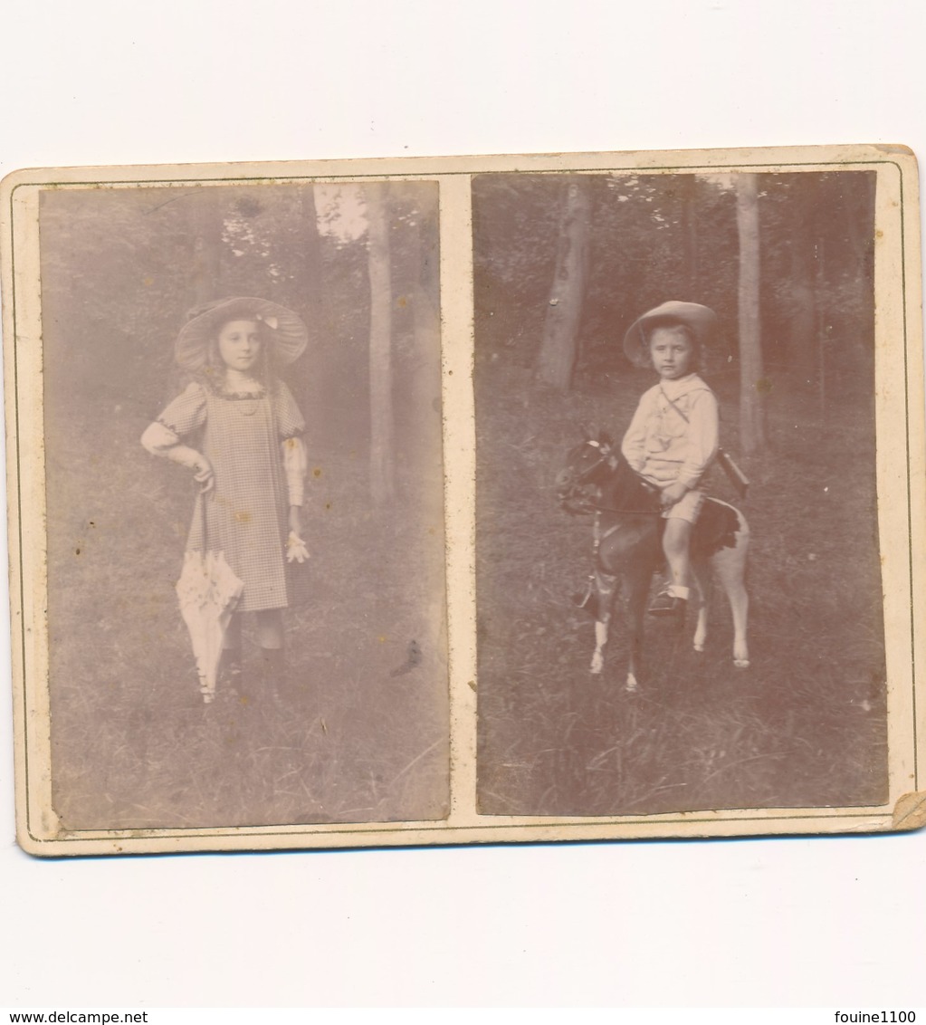 2 Photos ( Photo ) Collées Sur Plaque Cartonnée ENFANTS Avec Jouets Jeu Cheval De Bois ? Et Fusil à Identifier - Anonymous Persons