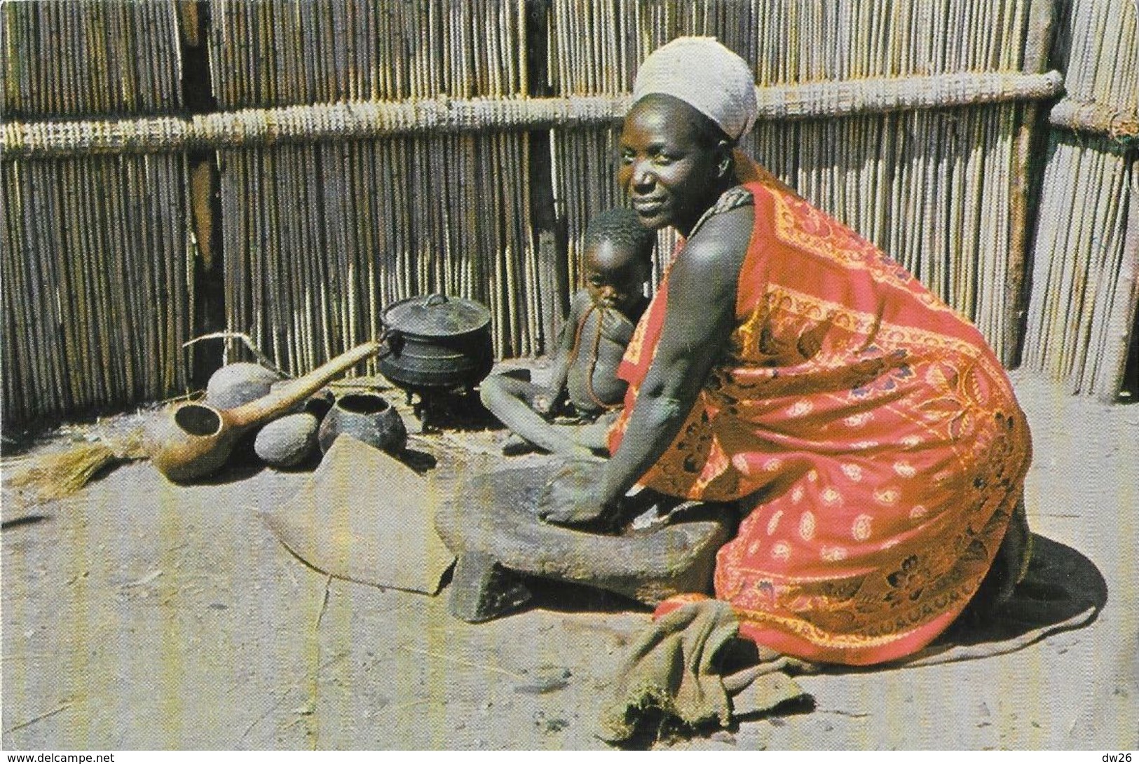 Swaziland - Swazi Housewife Grinding Mealies (Femme Swazie Et Son Enfant) - Honey Hill Ltd - Swasiland