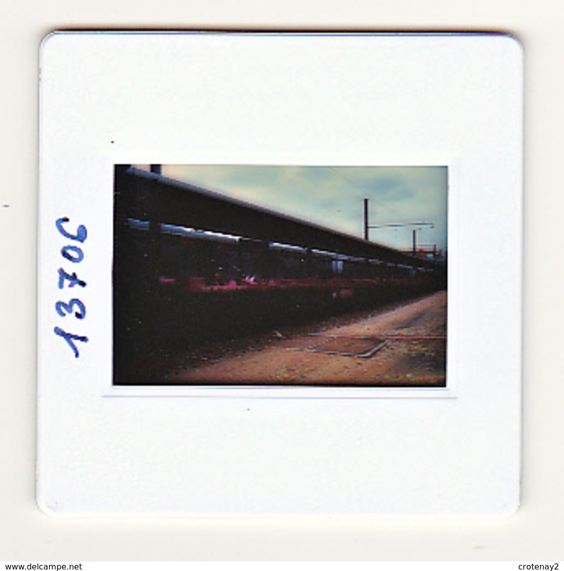 Photo Diapo Diapositive Slide Train Loco Locomotive Wagon Plat SNCF CNC Le 13/09/1996 VOIR ZOOM - Diapositives