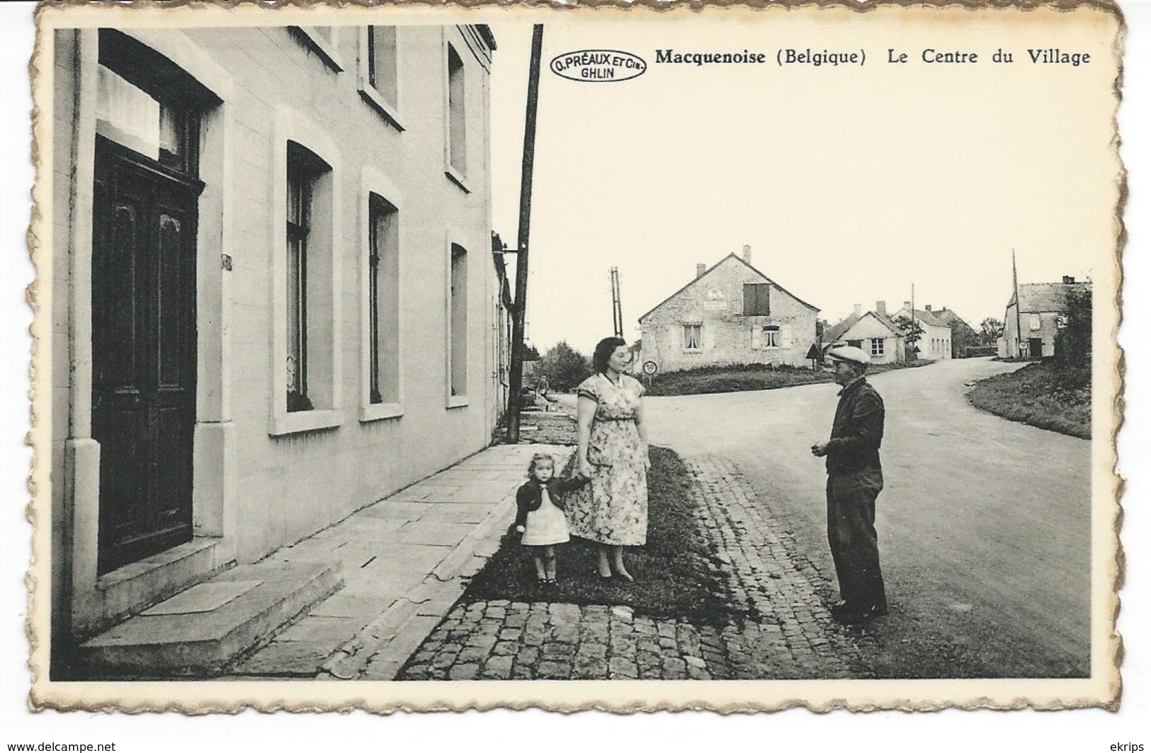 Macquenoise Le Centre Du Village - Momignies