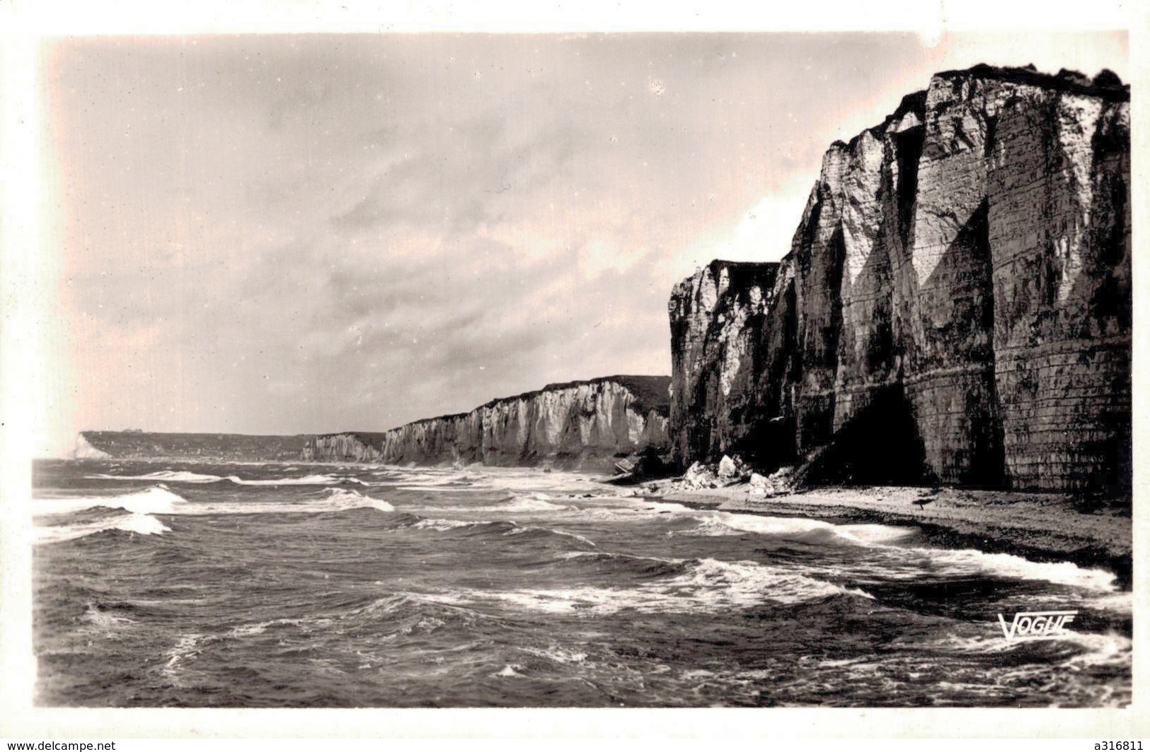 YPORT - L'ALIGNEMENT DES FALAISES - Yport