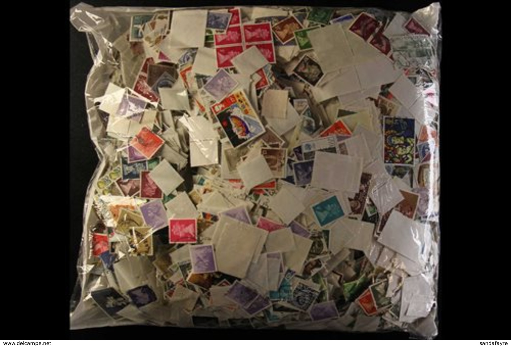 KILOWARE An Unsorted/Unchecked Used, 1 KG Of "off Paper" GB Definitives, Commemoratives & Postage Dues. All Reigns Seen, - Sonstige & Ohne Zuordnung