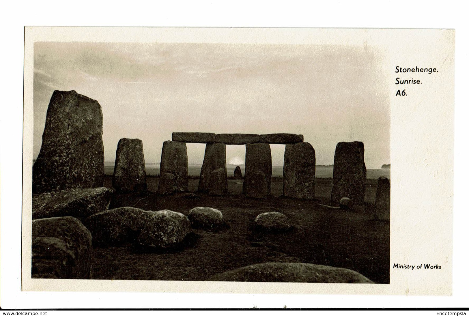 CPA - Carte Postale- Royaume Uni - Wiltshire - Stonehenge- Sunrise VM782 - Stonehenge