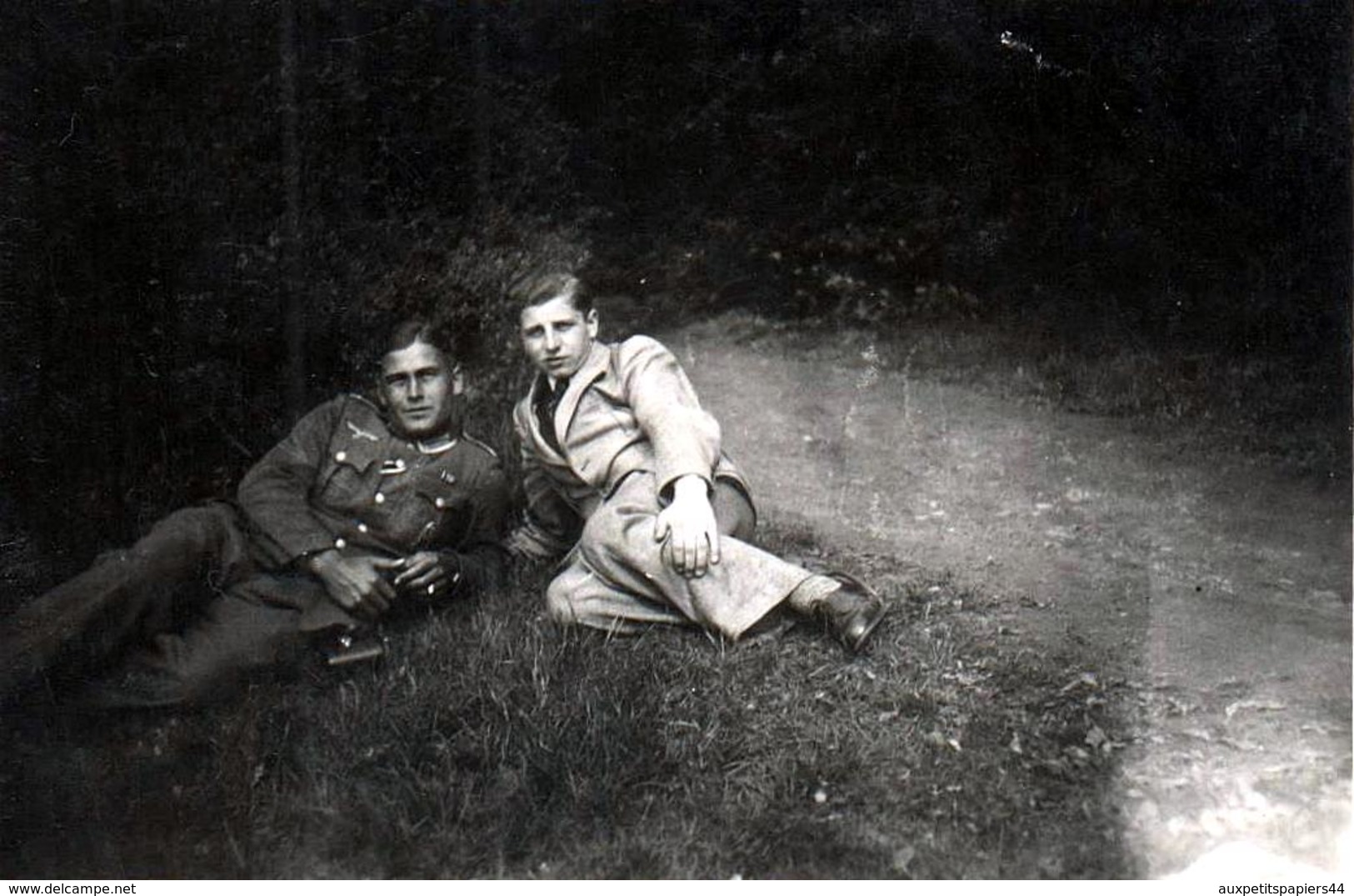 Photo Originale Guerre 1939-45 - Portrait De Deux Frères Allemands Aux Destins Différents - Le Civil & Le Soldat ! - Guerre, Militaire