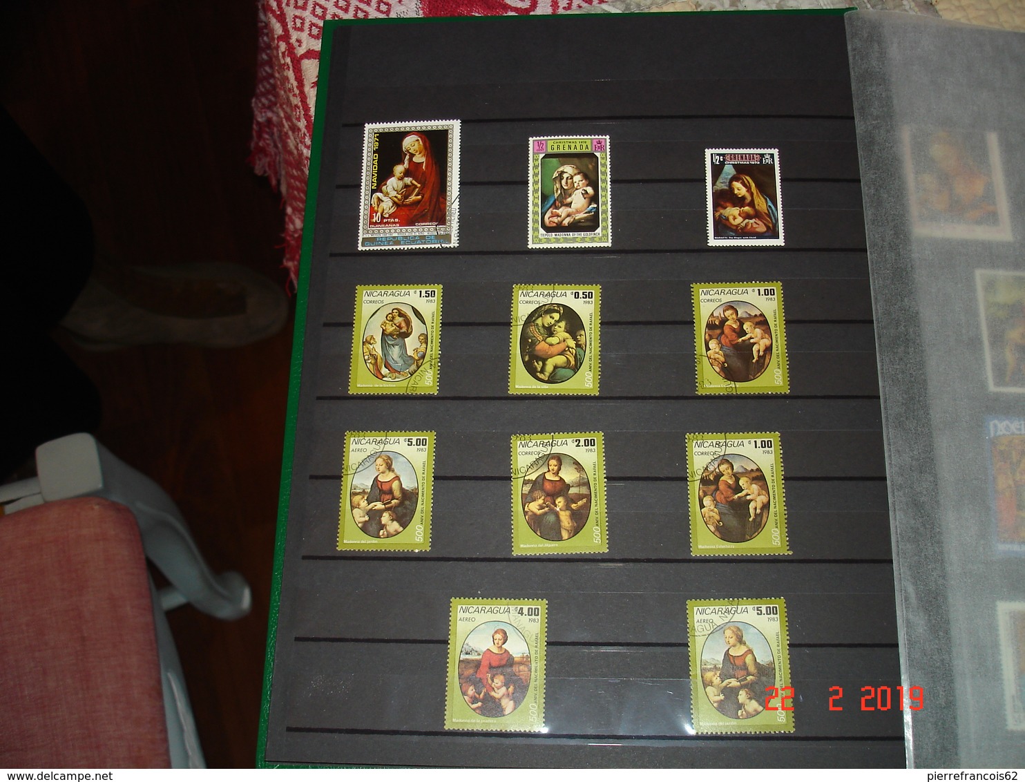 ALBUM CONTENANT COLLECTION DE TIMBRES SUR LA VIERGE MARIE - Collections (en Albums)