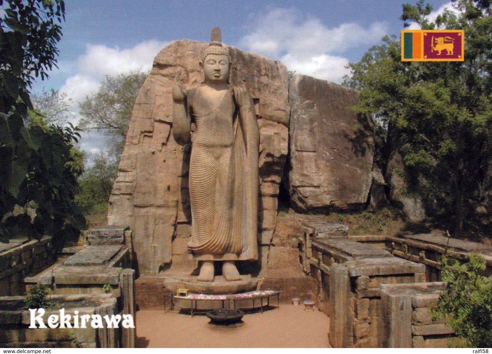 1 AK Sri Lanka * Die Avukana-Statue - Eine Stehende Statue Des Buddha In Der Nähe Von Kekirawa - Erbaut Im 5. Jh. - Sri Lanka (Ceylon)