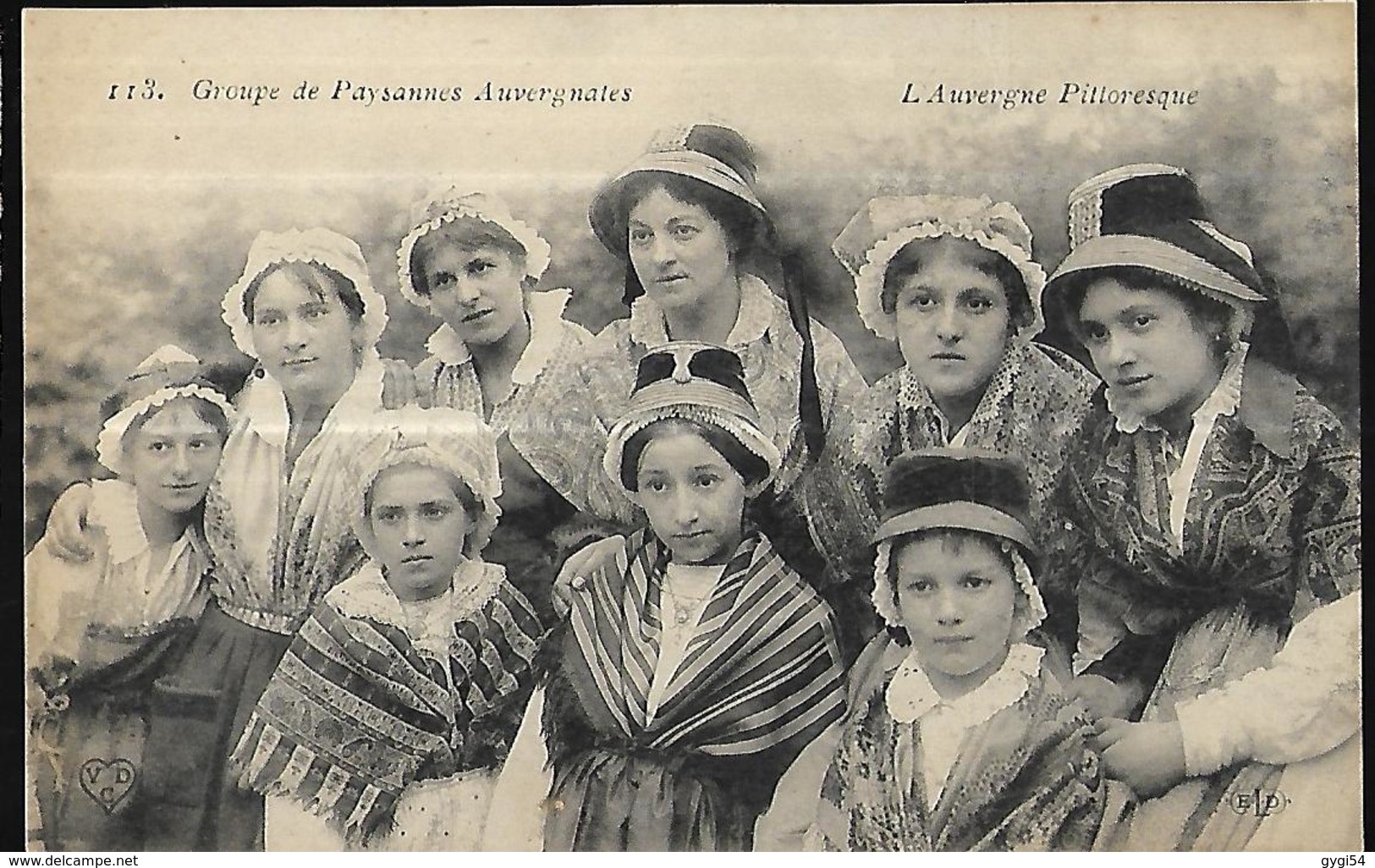 Groupe De Paysannes  Auvergnates - Personnages