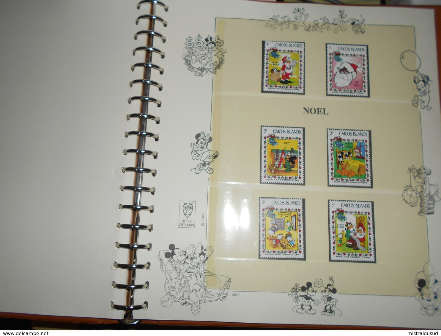 collection , disney 200 timbres neuf vendu avec pages et reliure lindner  voir tout les scans ( poids environ 2 kg )