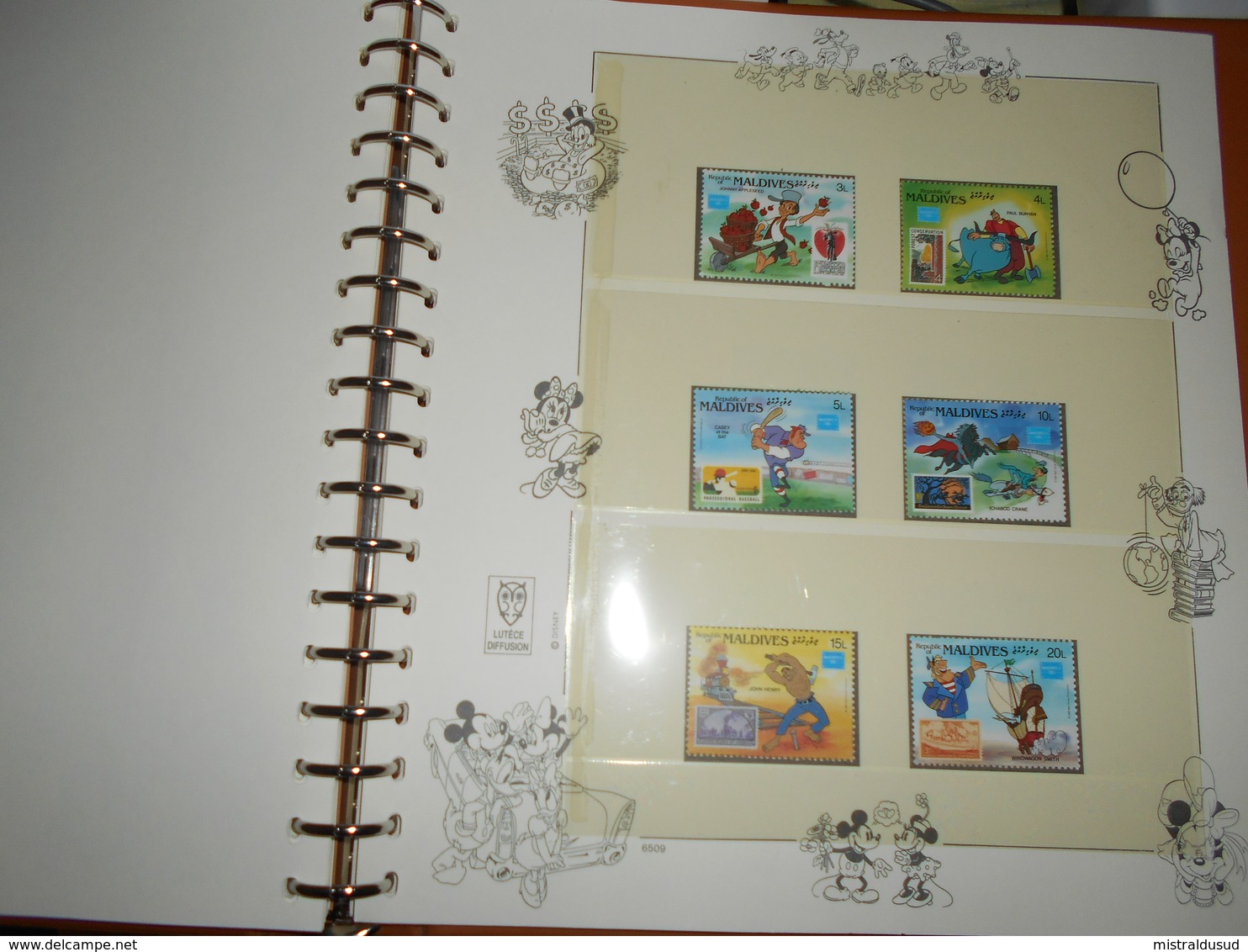 collection , disney 200 timbres neuf vendu avec pages et reliure lindner  voir tout les scans ( poids environ 2 kg )