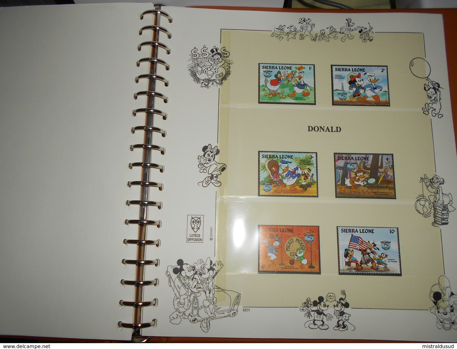 collection , disney 200 timbres neuf vendu avec pages et reliure lindner  voir tout les scans ( poids environ 2 kg )