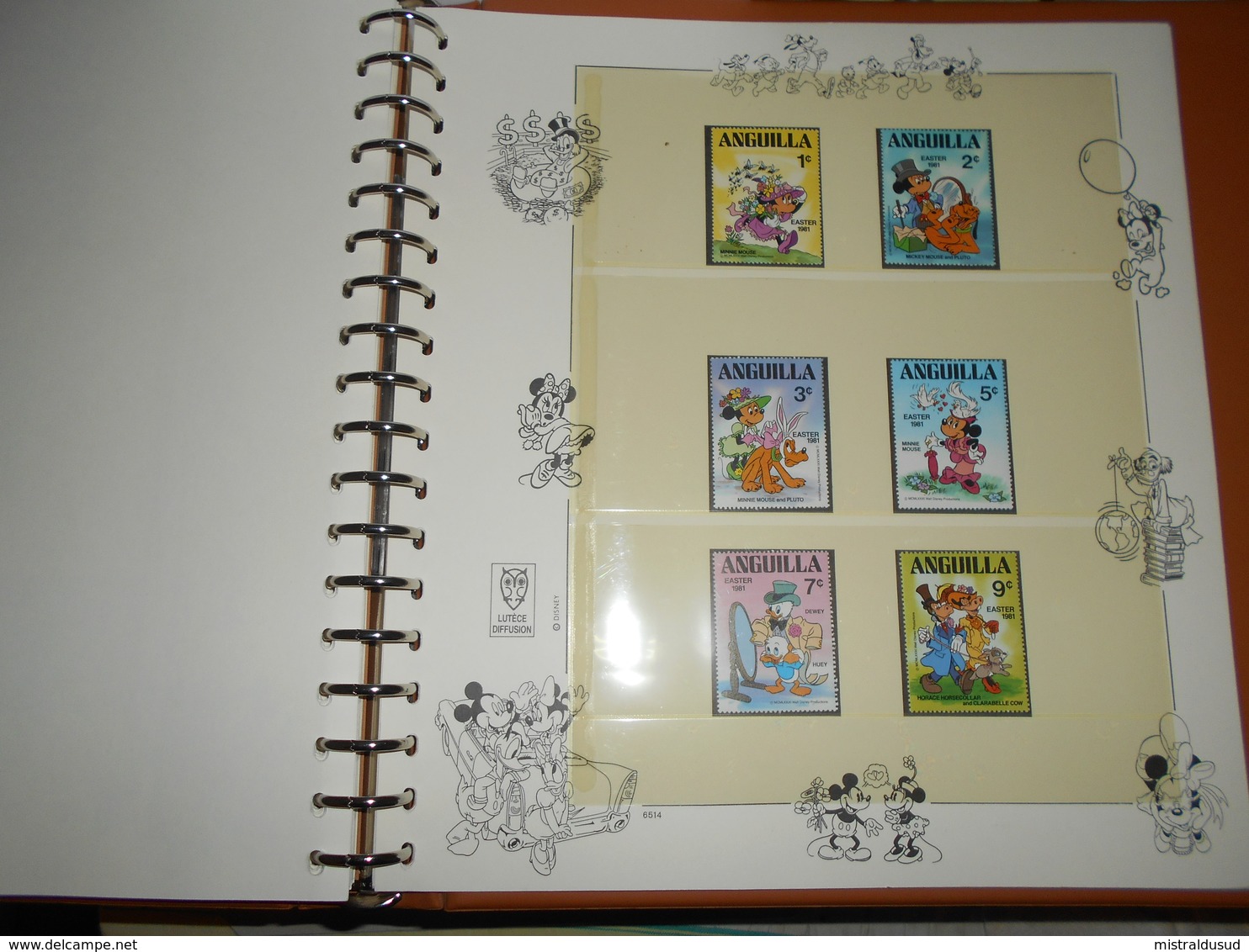 collection , disney 200 timbres neuf vendu avec pages et reliure lindner  voir tout les scans ( poids environ 2 kg )