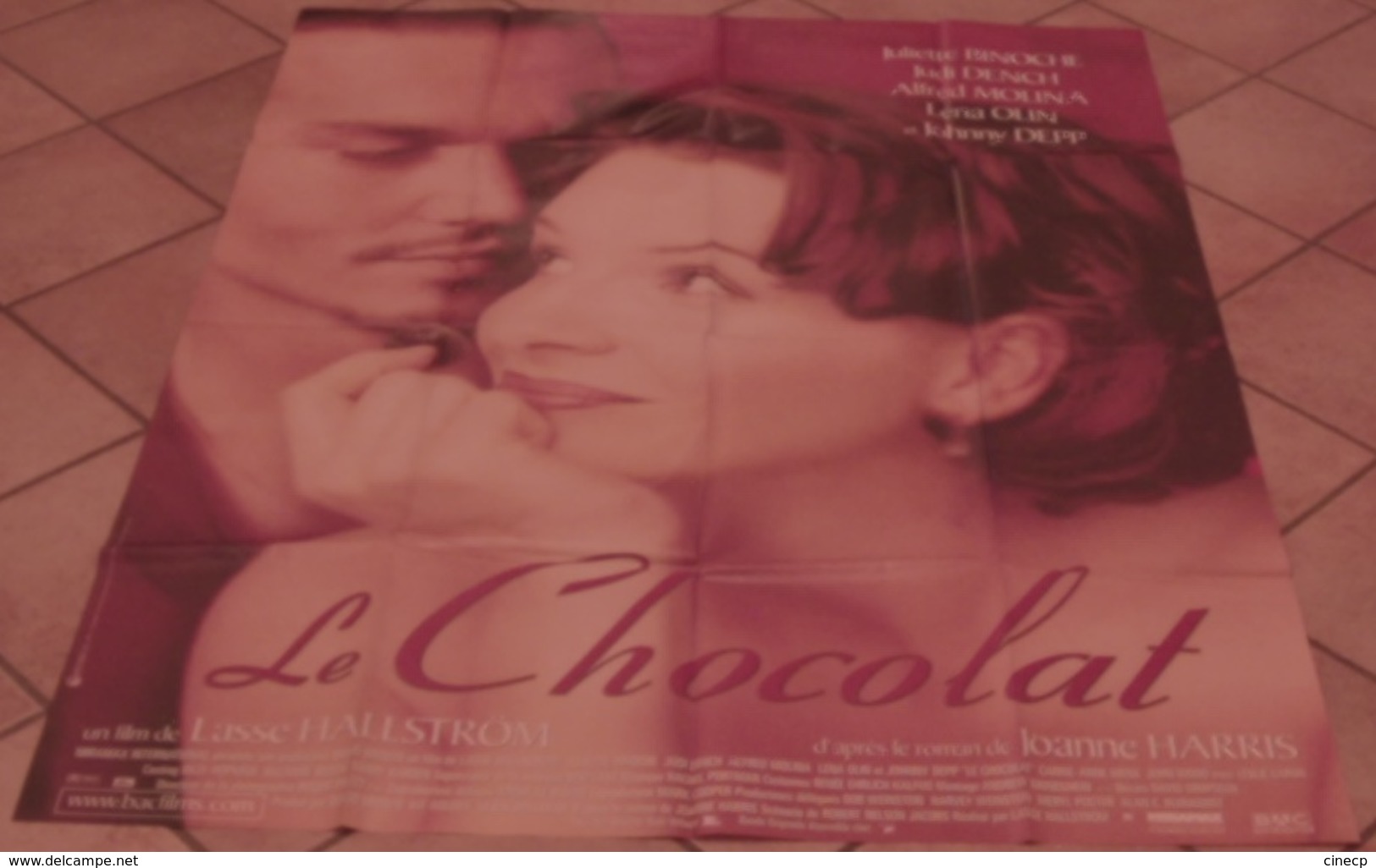 AFFICHE CINEMA ORIGINALE FILM LE CHOCOLAT + JEU 8 PHOTOS EXPLOITATION BINOCHE Johnny DEPP HALLSTRÖM 2001 - Affiches & Posters