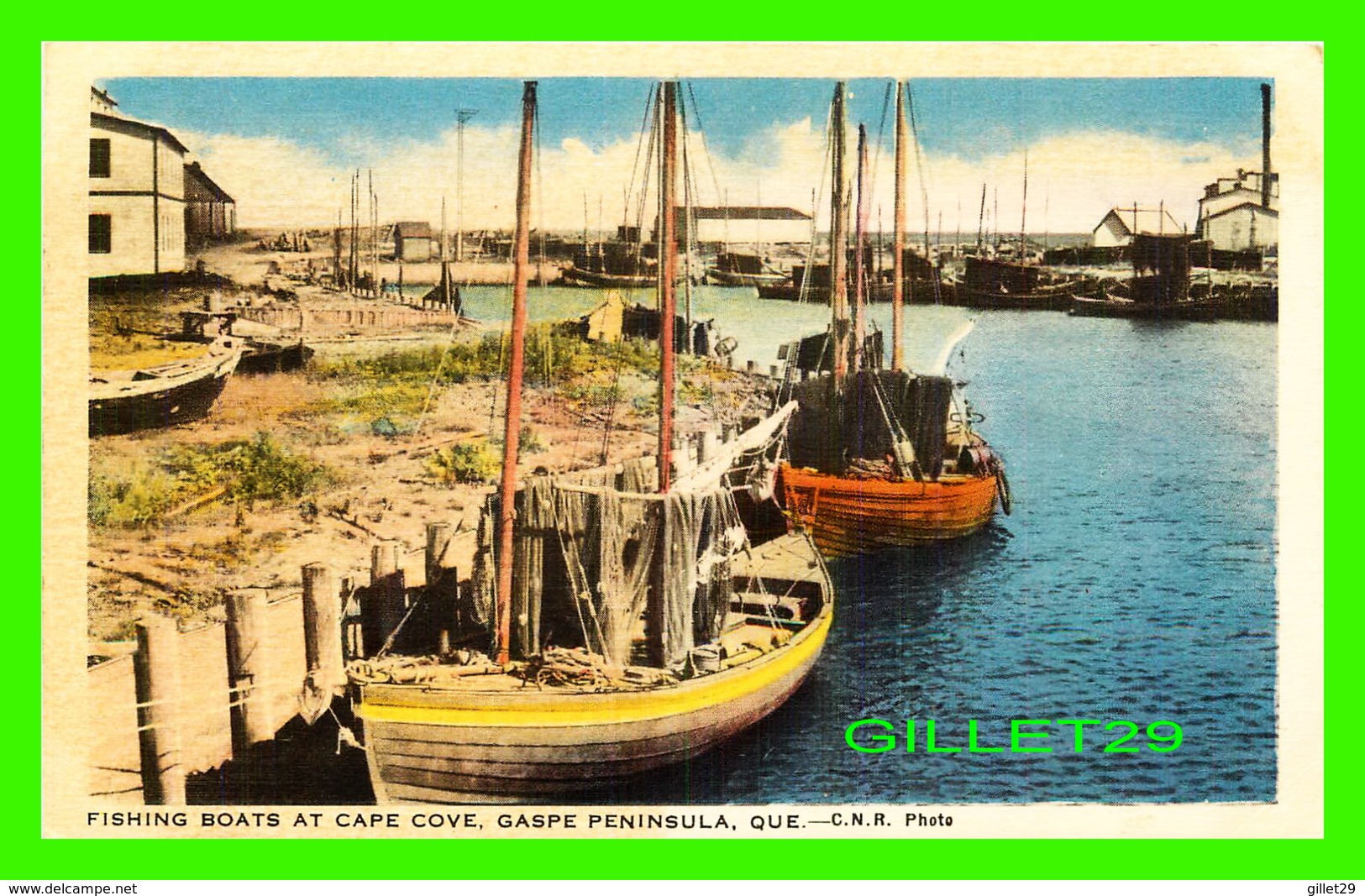 GASPÉ, QUÉBEC - FISHING BOATS AT CAPE COVE - C. L. C. - C.N.R. PHOTO - - Gaspé