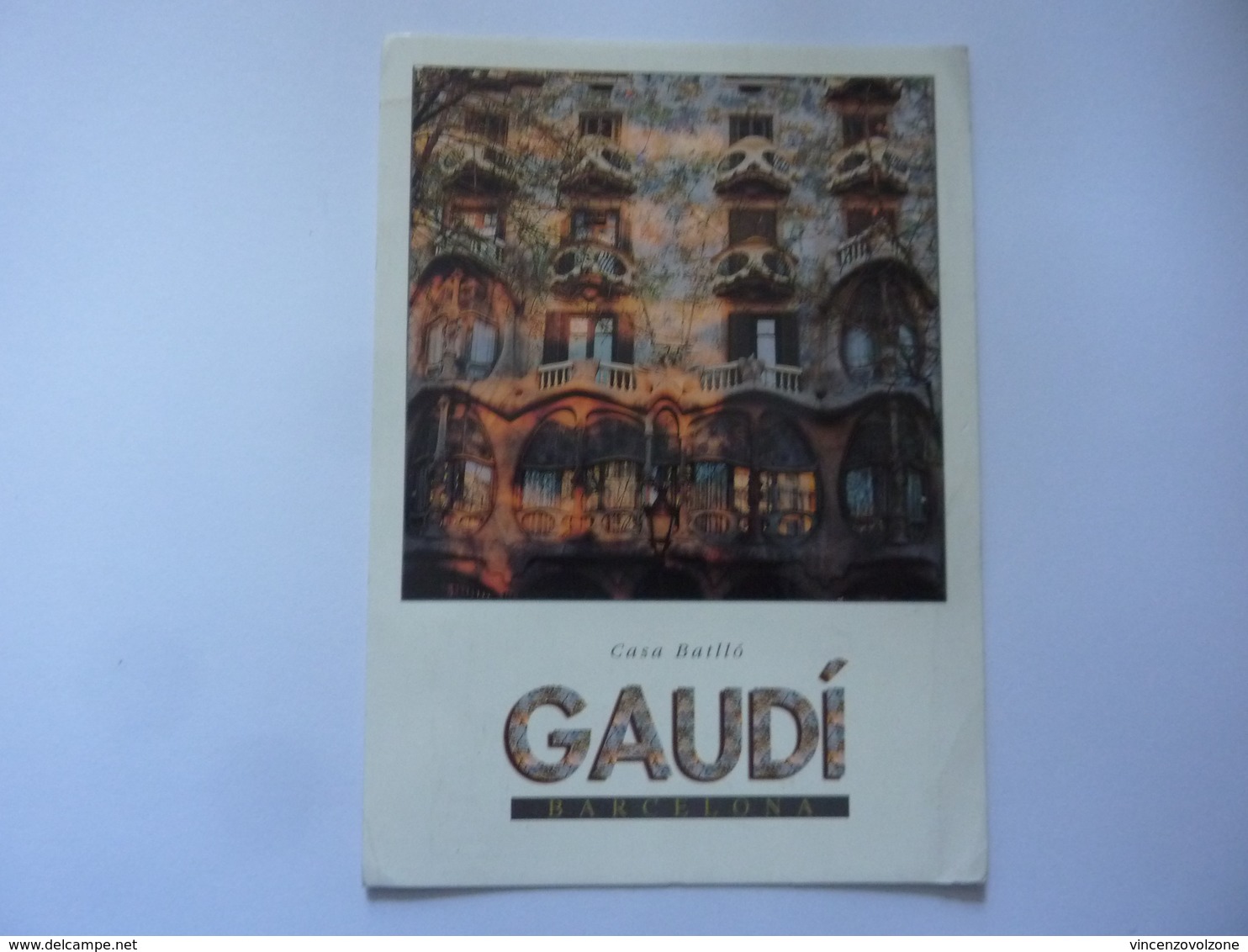 Cartolina  Viaggiata "Casa Batilò GAUDI' Barcelona" 2000 - Barcelona