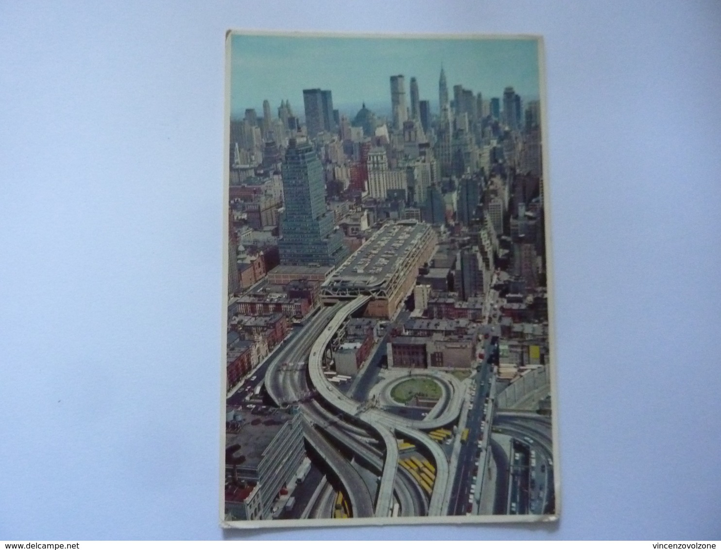 Cartolina  Viaggiata "THE PORT AUTHORITY BUS TERMINAL New York City" 1984 - Transports