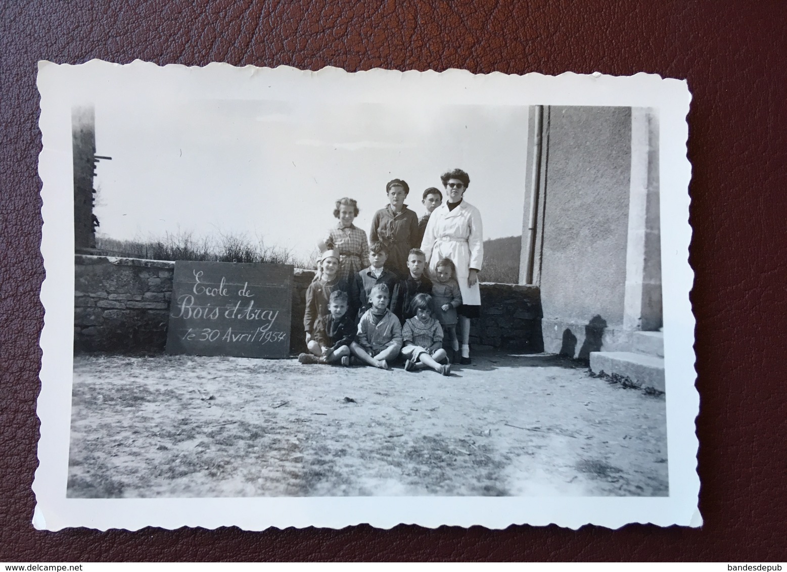 Photo Originale ÉCOLE BOIS D ARCY Le 30 Avril 1954 Maîtresse élèves Ardoise - Bois D'Arcy