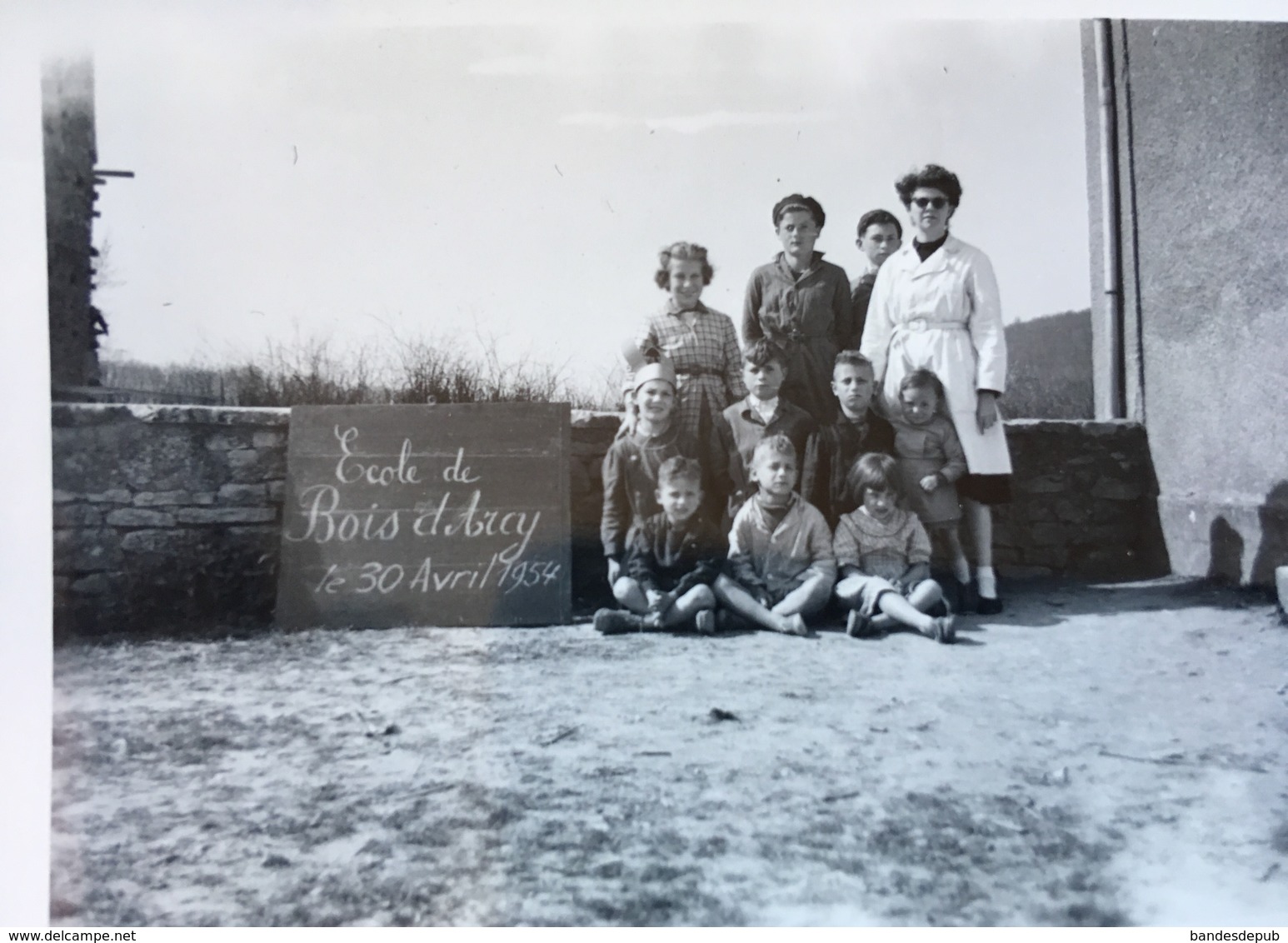 Photo Originale ÉCOLE BOIS D ARCY Le 30 Avril 1954 Maîtresse élèves Ardoise - Bois D'Arcy