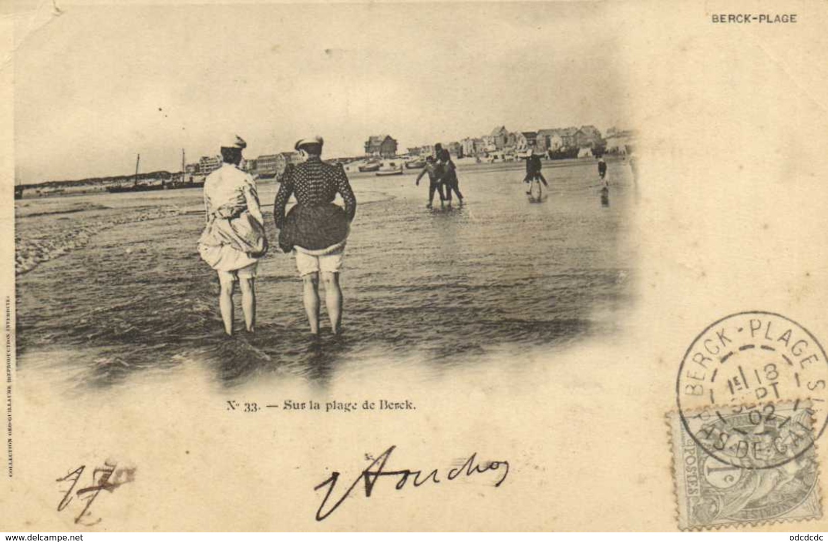 BERCK PLAGE  Sur La Plage De Berck Ces Dames Les Pieds Dans L'eau RV - Berck