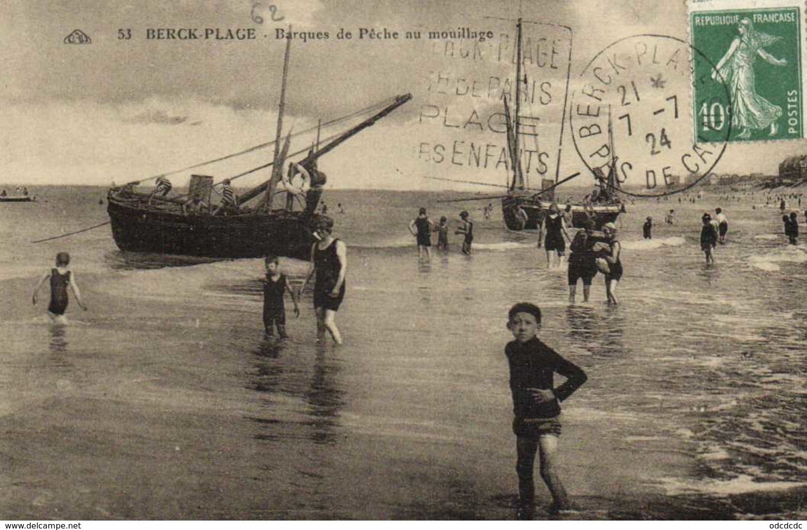 BERCK PLAGE  Barques De Peche Au Mouillage RV - Berck