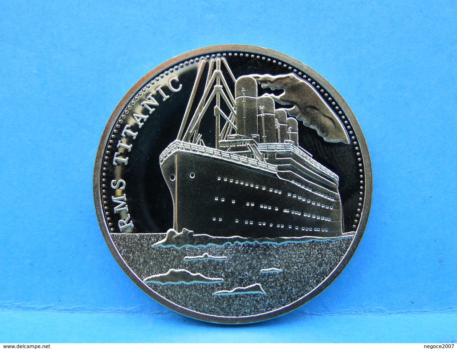 Belle Piéce Dorée Neuve ( Théme Titanic ) Diamétre 4cms - Chine