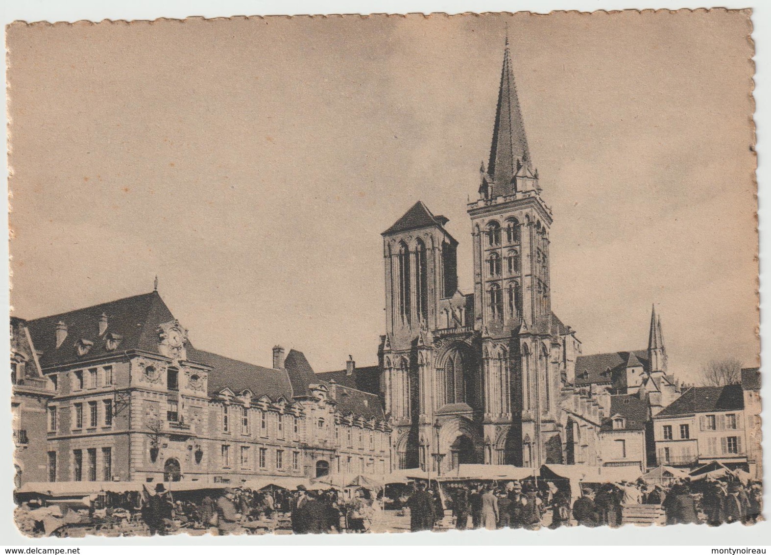 DAV : Calvados :  LISIEUX :  église  Saint  Pierre , Place  Thiers  , Marché - Lisieux