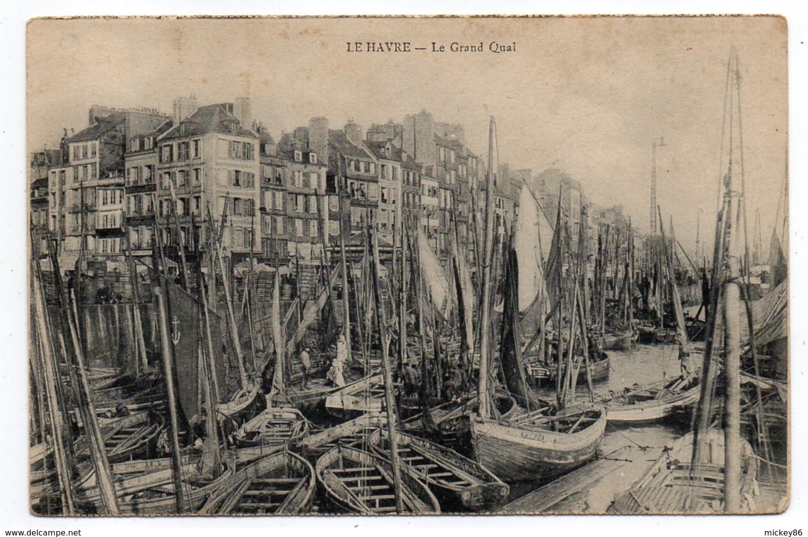LE HAVRE --  Port --Le Grand Quai  (bateaux ) .... Pas Très Courante .........à Saisir - Port