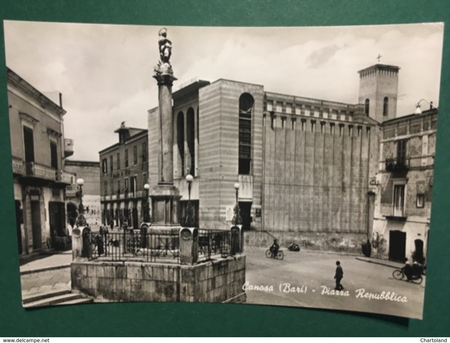 Cartolina Canosa - Bari - Piazza Della Repubblica - 1960 Ca. - Bari