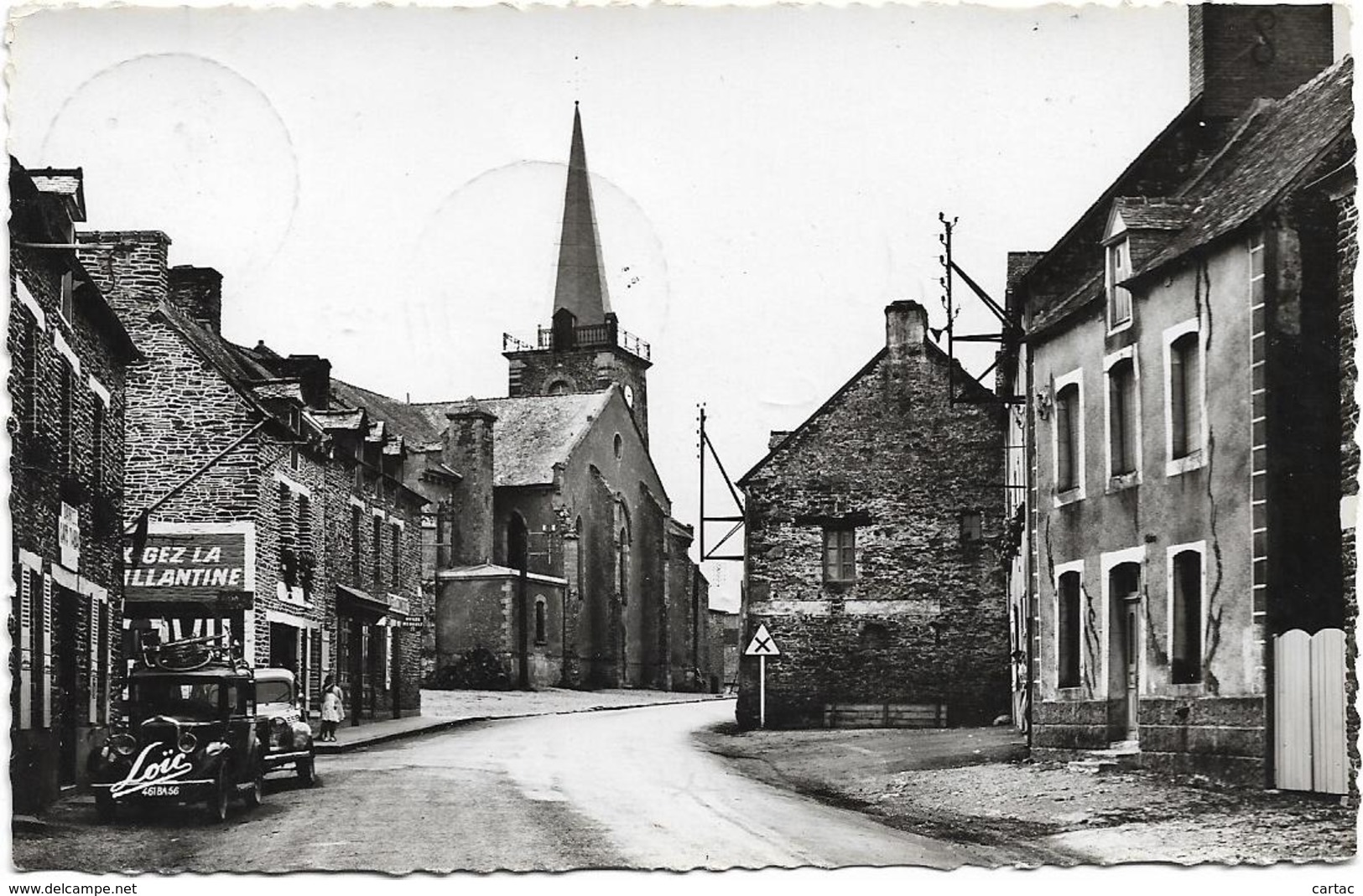 D56 - CAMPENEAC - ARRIVEE DE BEIGNON - Véhicules Anciens Devant Le DANIEL Café Bar-Huiles Renault-Eglise - Autres & Non Classés