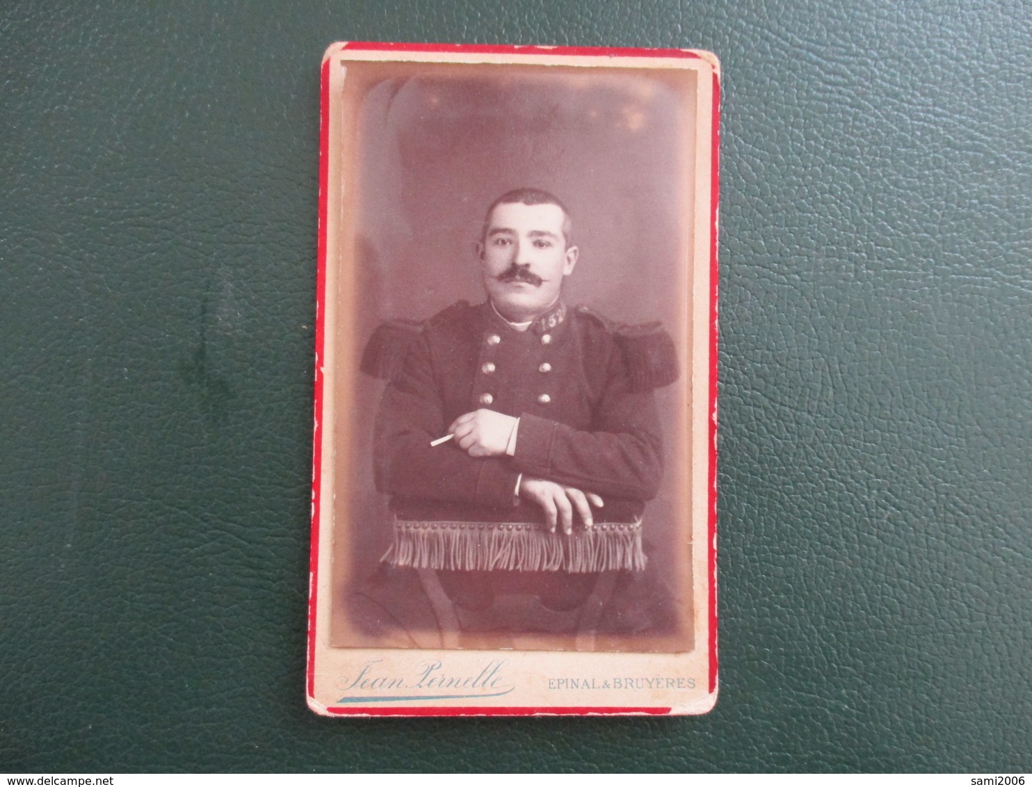 CDV PHOTO MILITAIRE CIGARETTE  N° COL 152 PHOTOGRAPHE JEAN PERNELLE 88 EPINAL - Anciennes (Av. 1900)