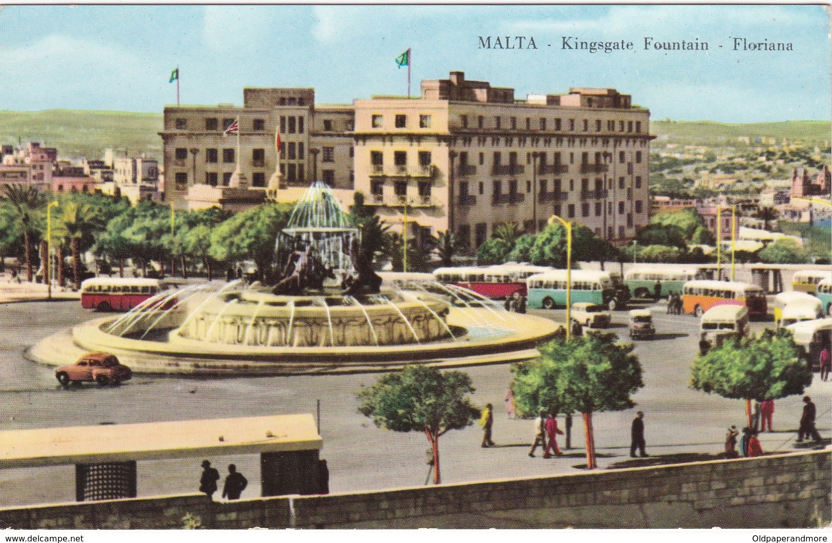 POSTCARD MALTA - KINGSGATE FOUNTAIN - FLORIANA - OLD CARS - BUS - BUSES - Malta
