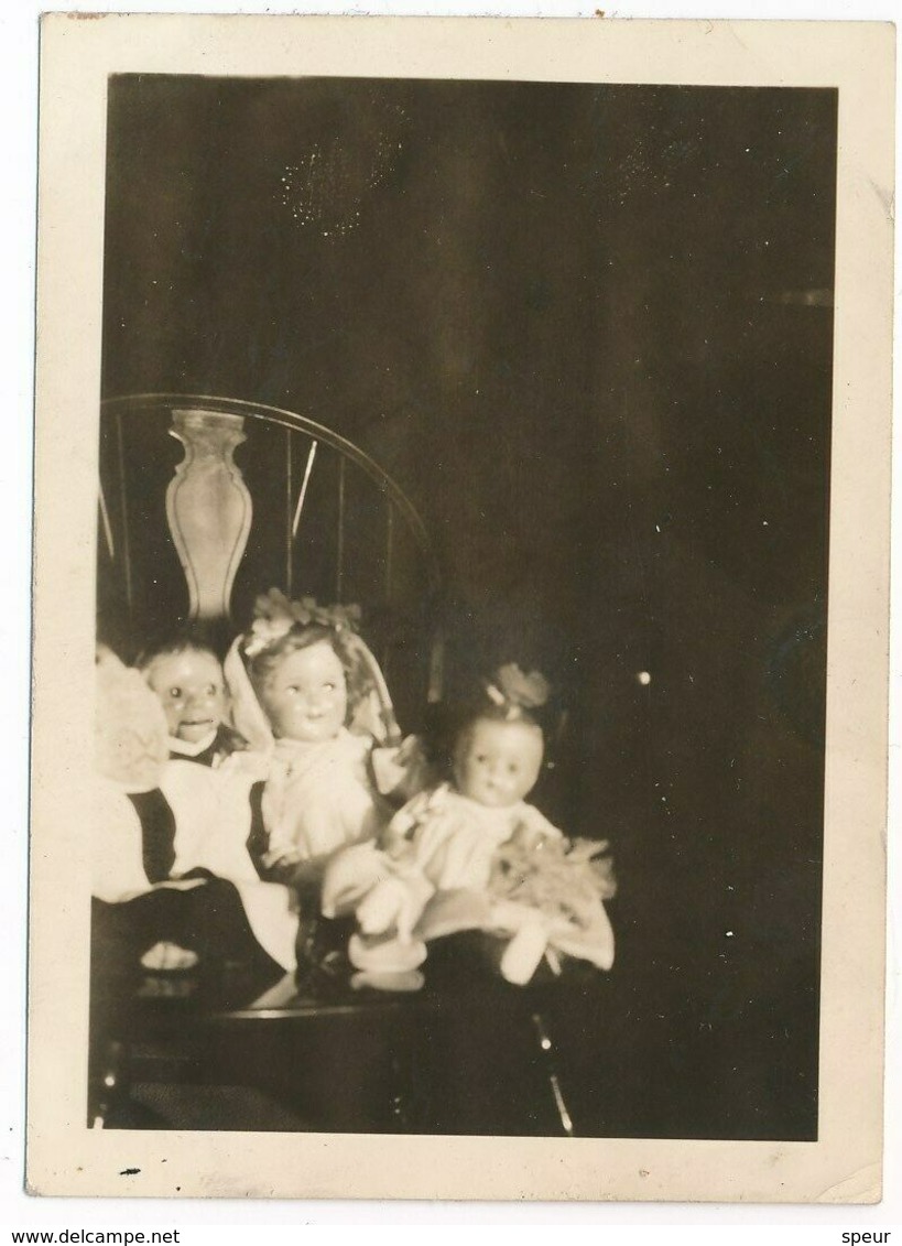 Creepy Looking Dolls On Chair, Vintage Snapshot, ± 1940 - Objects