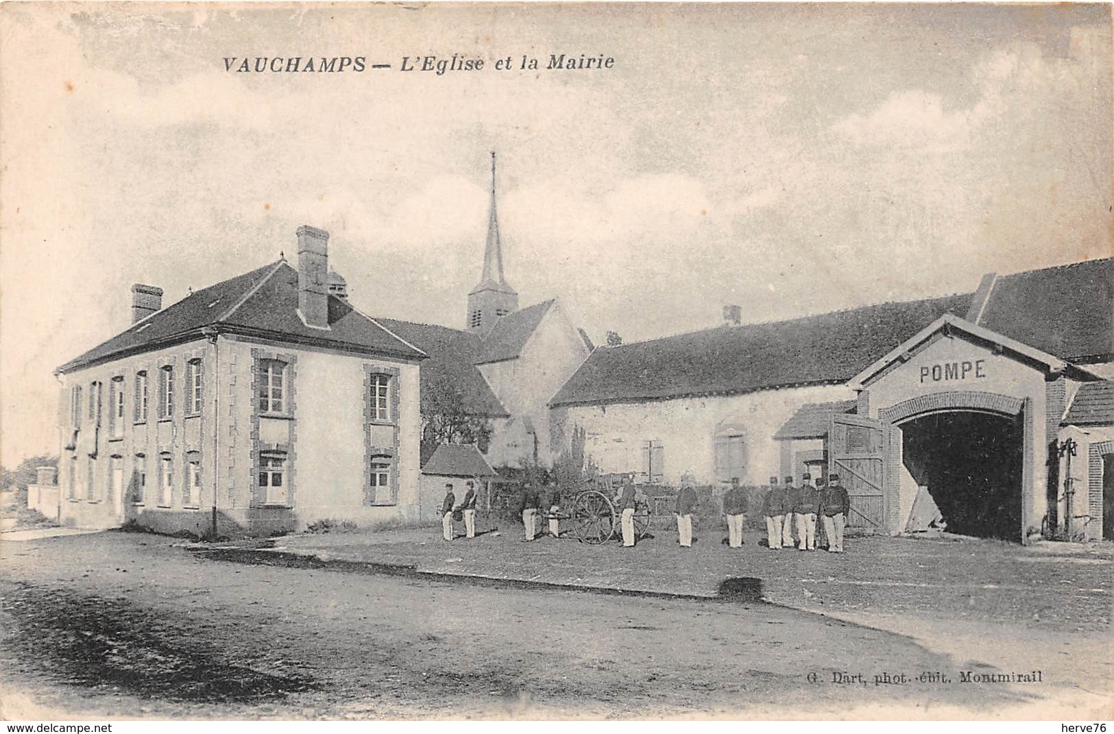 VAUCHAMPS - L'Eglise Et La Mairie - Autres & Non Classés