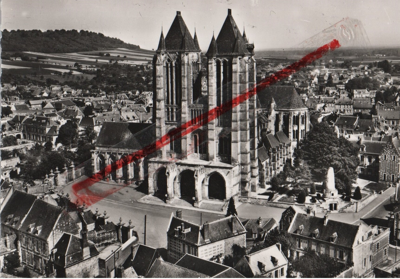 (Oise) Noyon - 60 - En Avion Au Dessus De Noyon, La Cathédrale - Noyon