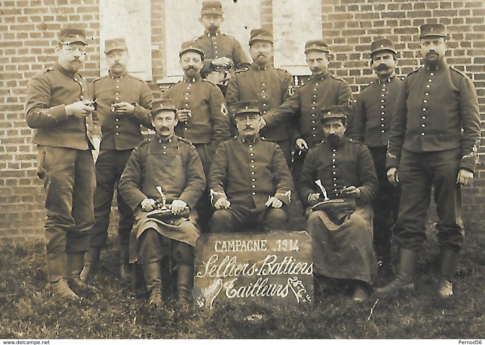 Carte Photo  Militaire Guerre 1914 Groupe Selliers Bottiers Tailleurs 25°Cpie - Otras Guerras